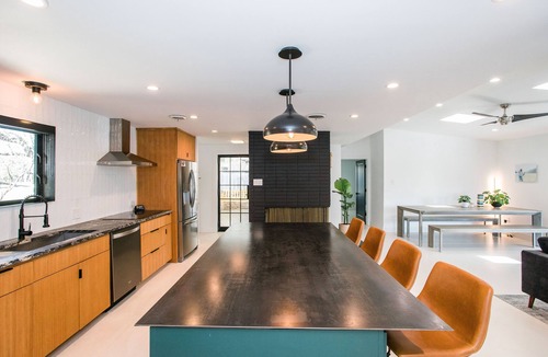 Lakeway House | Luxury Designer Home Close to Marina