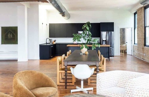 Wicker Park Apartment | Luxury Designer Penthouse Loft | Sleeps 20