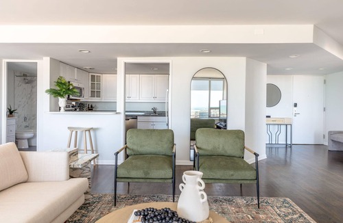 Rush and Division Apartment | Luxury Designer Penthouse 3804 | Pool | Gold Coast