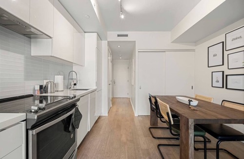 St. Lawrence Condo | Luxury Designer Studio | Prime Location