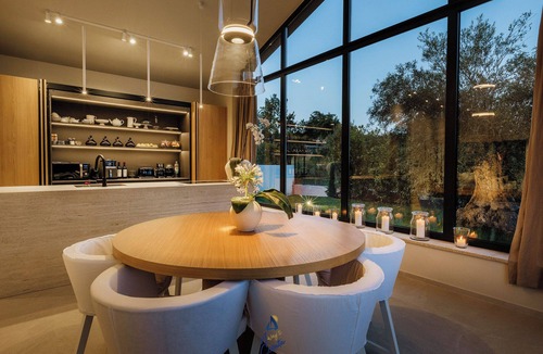 Frata Villa | Luxury Designer Villa for 6 with Heated Pool