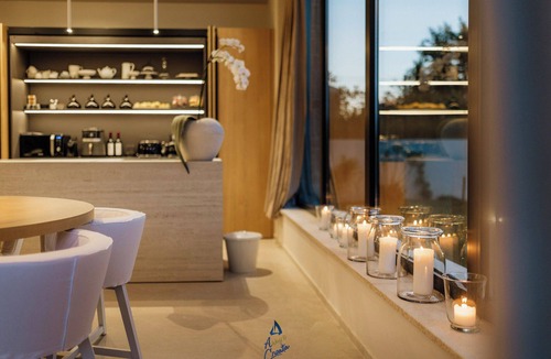 Frata Villa | Luxury Designer Villa for 6 with Heated Pool