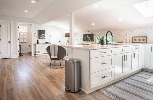 Montopolis House | Luxury Designers Loft Near DT & Airport