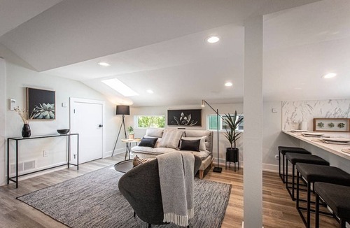 Montopolis House | Luxury Designers Loft Near DT & Airport