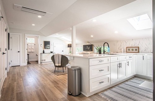Montopolis House | Luxury Designers Loft Near DT & Airport