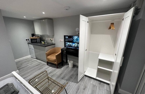 Luton Apartment | Luxury Detached Studio Apartment in Luton