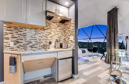 Lago Vista Cabin | Luxury Dome with Hot Tub for Glamping near Austin