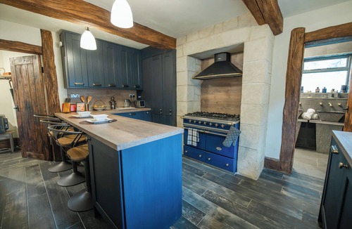 Warmsworth Cottage | Luxury Doncaster Cottage - Free Parking