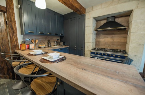 Warmsworth Cottage | Luxury Doncaster Cottage - Free Parking