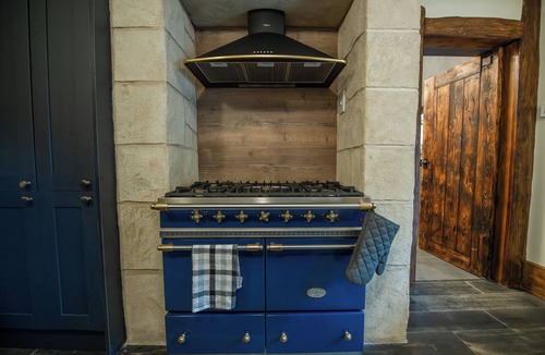 Warmsworth Cottage | Luxury Doncaster Cottage - Free Parking