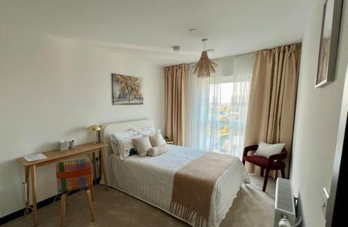 Gascoigne House | Luxury Double Bed En-Suite in London