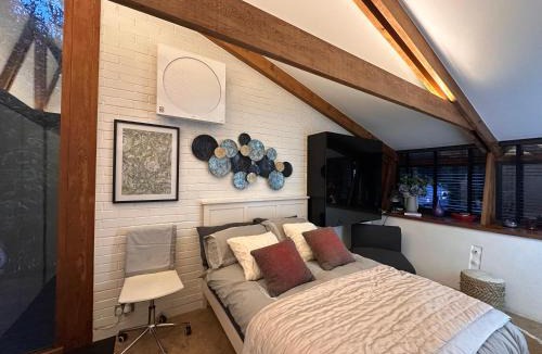 London Borough of Bromley House | Luxury Double Room