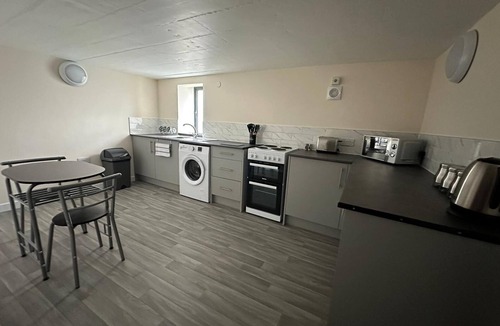 Ipswich Hotel | Luxury Double Room w/Private Bathroom and Shared Kitchen