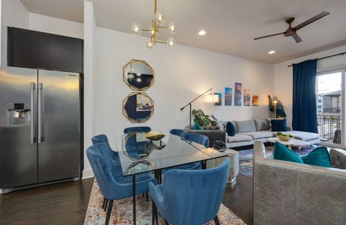 Hadley - Washington Villa | Luxury Double Townhomes - Two Huge Sky Rooftops