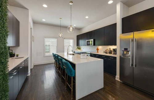 Hadley - Washington Villa | Luxury Double Townhomes - Two Huge Sky Rooftops
