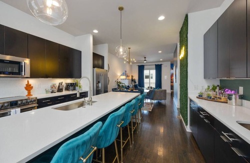Hadley - Washington Villa | Luxury Double Townhomes - Two Huge Sky Rooftops