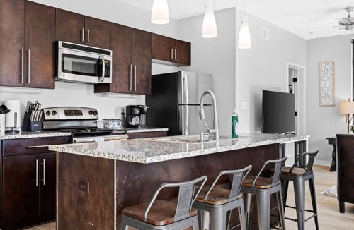 Rolling Mill Hill Condo | Luxury Downtown 2 bed 2 bath corner unit- #304