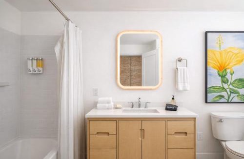 Neenah Apartment | Luxury Downtown 2 Bedroom Flat