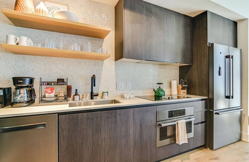 Rainey Street Historic District Condo | Luxury Downtown Austin condo with Rooftop Pool, Private Balcony & Lake View