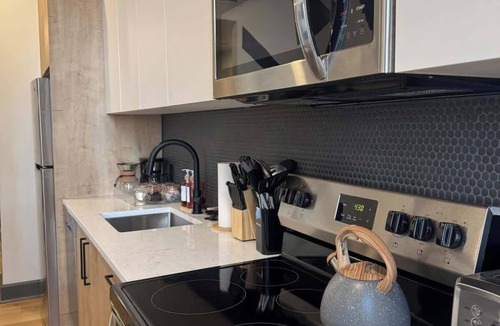 Central City Apartment | Luxury. Downtown. City Views. Walk Anywhere. Rooftop Access.