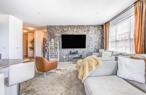 Gaithersburg Apartment | Luxury Downtown Crown Apartment