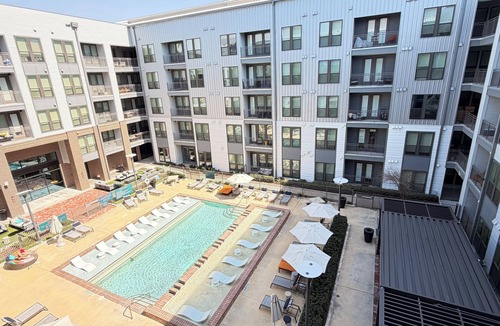 Montrose Apartment | Luxury Downtown Houston Skyline Suite