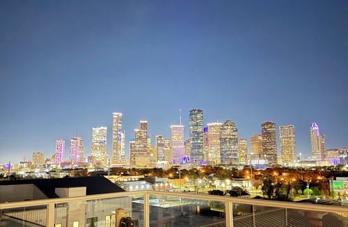 Montrose Apartment | Luxury Downtown Houston Skyline Suite