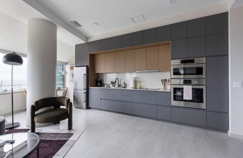 Downtown Cleveland Apartment | Luxury Downtown King Bed, Rooftop + Pool
