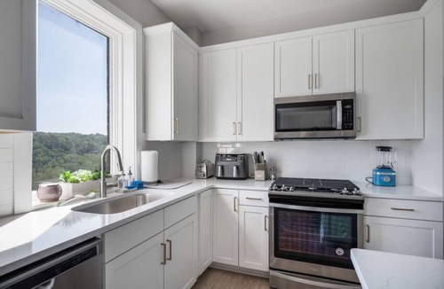 Central Business District Apartment | Luxury Downtown Loft, Balcony and Rooftop Bar!