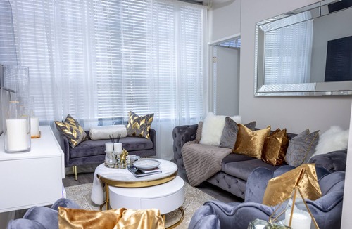 Mission Hills Apartment | Luxury Downtown Loft