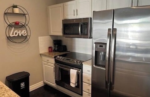 Central Business District Apartment | LUXURY DOWNTOWN SUITE WITH POOL AND FREE PARKING!