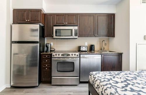 Fort York Apartment | Luxury Downtown Toronto Suite - Near CN Tower, Rogers Centre, Pool & Gym