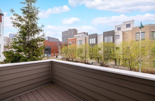 Downtown Cleveland House | Luxury Downtown Townhome w/Private Garage Unit 11