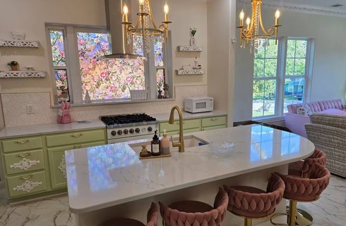 Denison House | Luxury Downtown Vintage Home w/Balcony, Cozy Attic, One block away from Main St.