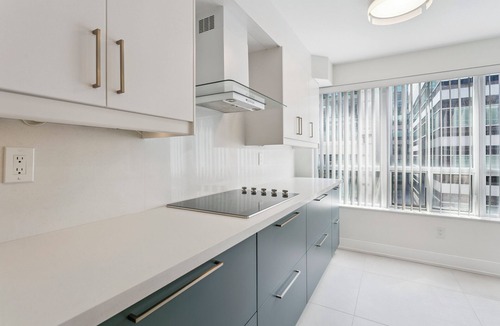 Toronto Entertainment District Apartment | Luxury DT Escape 3Bed2Bath! Pool |Gym |Parking