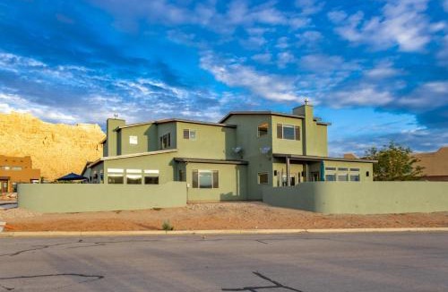 Moab South Valley House | Luxury Dual-Home Escape with 2 Hot Tubs, Bocce Court & Panoramic Red Rock Views