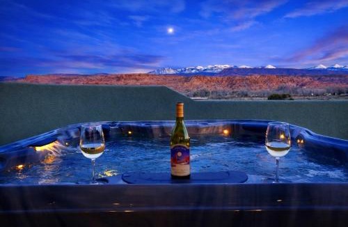 Moab South Valley House | Luxury Dual-Home Escape with 2 Hot Tubs, Bocce Court & Panoramic Red Rock Views
