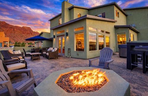 Moab South Valley House | Luxury Dual-Home Escape with 2 Hot Tubs, Bocce Court & Panoramic Red Rock Views