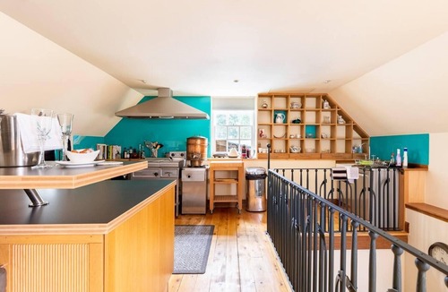 Perth House | Luxury Duplex - Sleeps 2 - Hot Tub - Parking