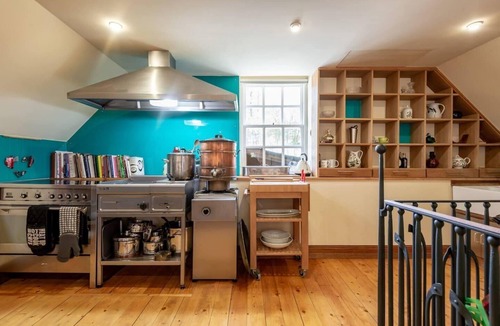 Perth House | Luxury Duplex - Sleeps 2 - Hot Tub - Parking