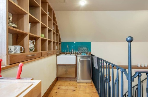 Perth House | Luxury Duplex - Sleeps 2 - Hot Tub - Parking