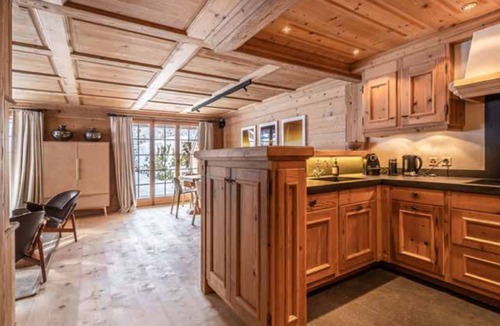 Zweisimmen Nr Gstaad Ski Chalet | Luxury Duplex Elegance in Wispile
