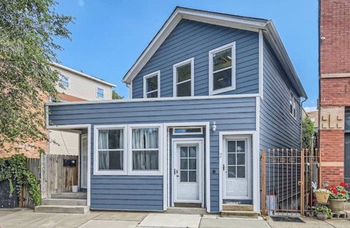 Lower West Side Apartment | Luxury East Pilsen Studio with Cal King Bed for 2