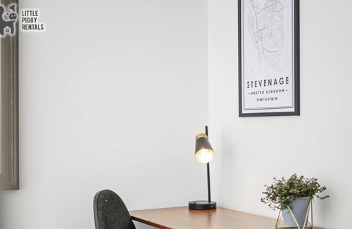 Stevenage Apartment | Luxury Eco Super King Apartment w/ Large Balcony