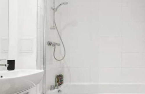 Stevenage Apartment | Luxury Eco Super King Apartment w/ Large Balcony