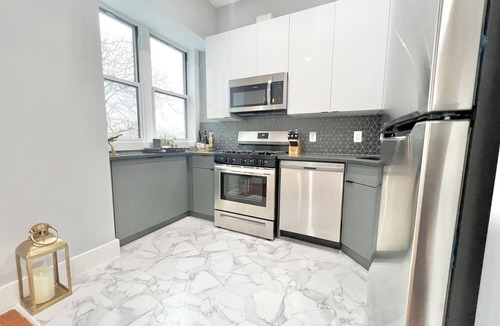 Mott Haven Apartment | Luxury & Elegance @ Large Private HOME, 3baths, CentralAC, Washer/Dryer, Parking