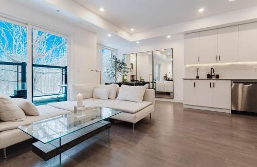 Erin Mills Apartment | Luxury Elegant Full house Escape Premium Comfort