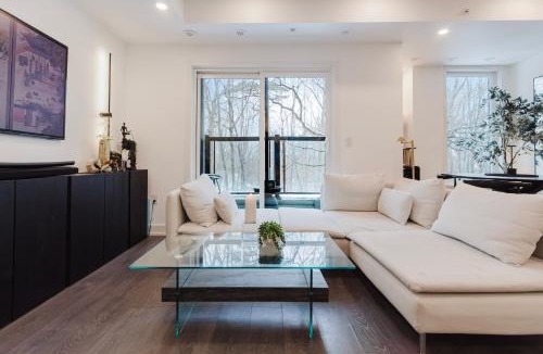 Erin Mills Apartment | Luxury Elegant Full house Escape Premium Comfort