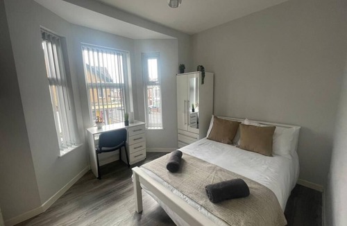 Coventry House | Luxury En-suite Corporate Stay