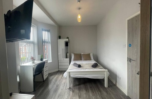 Coventry House | Luxury En-suite Corporate Stay